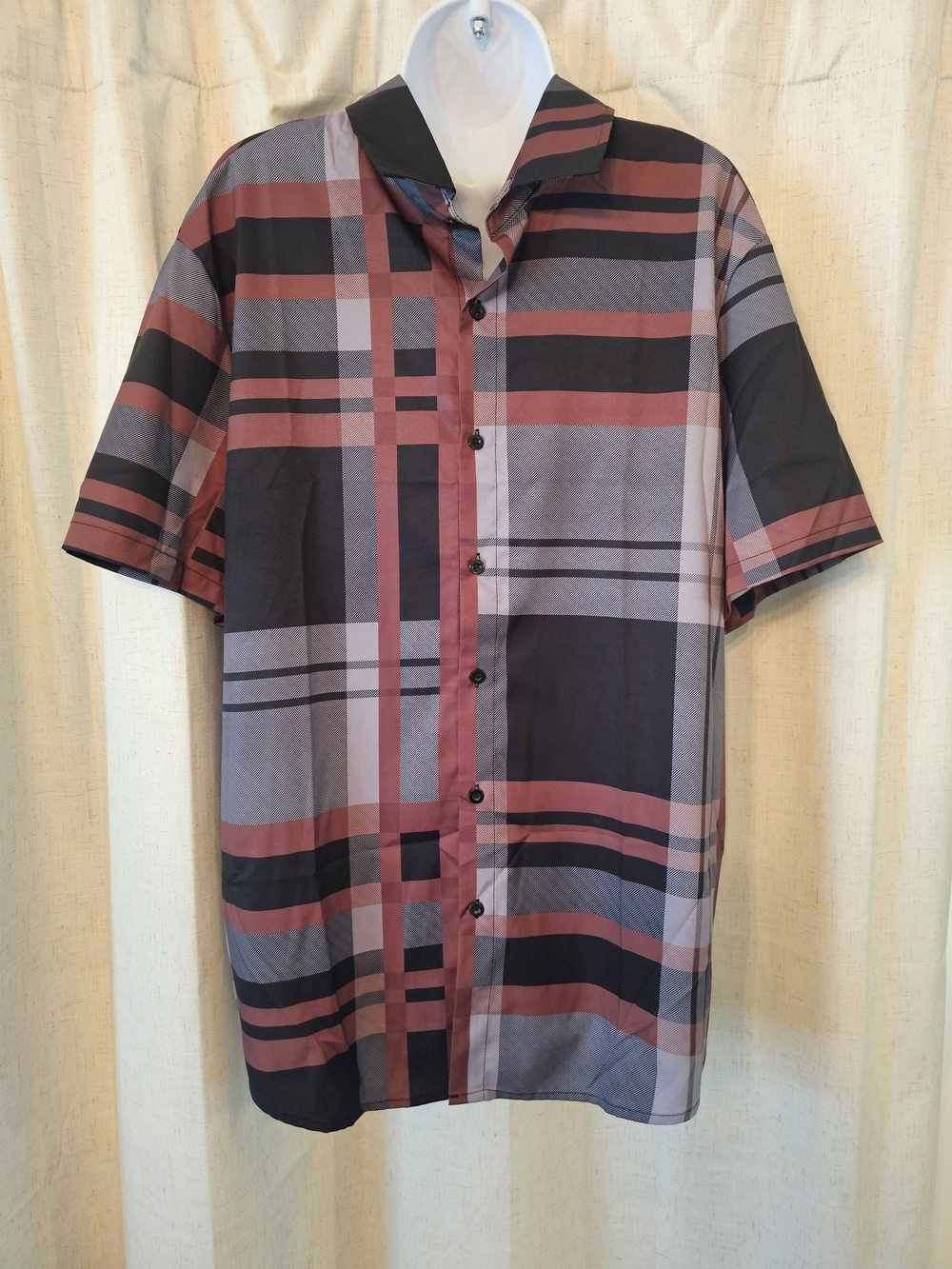 SHEIN Men's Short-Sleeve Plaid Button-Down Shirt in Black & Rust
